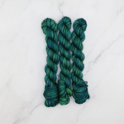 Skein Sisters Fabulous Sock Minis 20g/80m in colourway Ripple – 4ply weight merino, nylon yarn