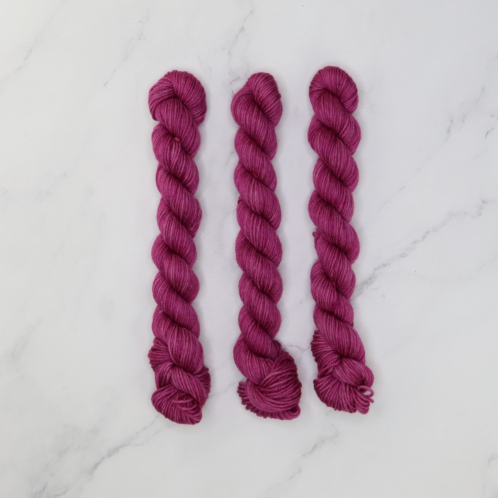 Skein Sisters Fabulous Sock Minis 20g/80m in colourway Séance – 4ply weight merino, nylon yarn