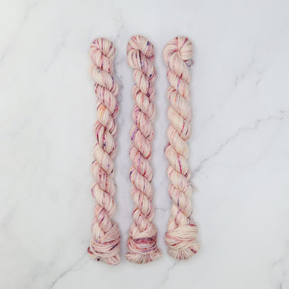 Skein Sisters Fabulous Sock Minis 20g/80m in colourway Seashell – 4ply weight merino, nylon yarn