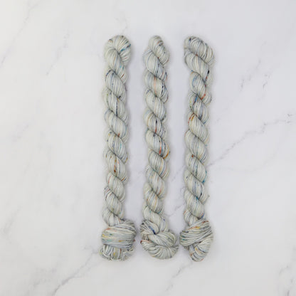 Skein Sisters Fabulous Sock Minis 20g/80m in colourway Skyscraper – 4ply weight merino, nylon yarn