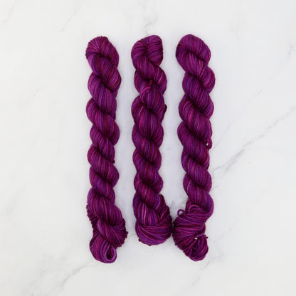 Skein Sisters Fabulous Sock Minis 20g/80m in colourway Tibouchina – 4ply weight merino, nylon yarn