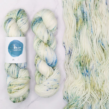 Sophie Shawl kit in Poet, colourway Spindrift