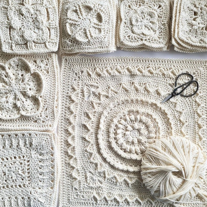 Granny Square Patchwork – crochet pattern book – view 2