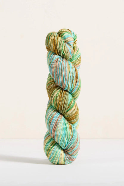 Hera Scarf Set in Uneek Fingering kit, colourway 3034