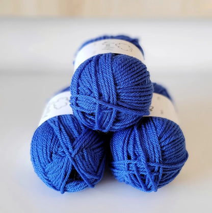 Woolly Yarns Woolly 8ply in colourway Ultra – 8ply weight wool yarn