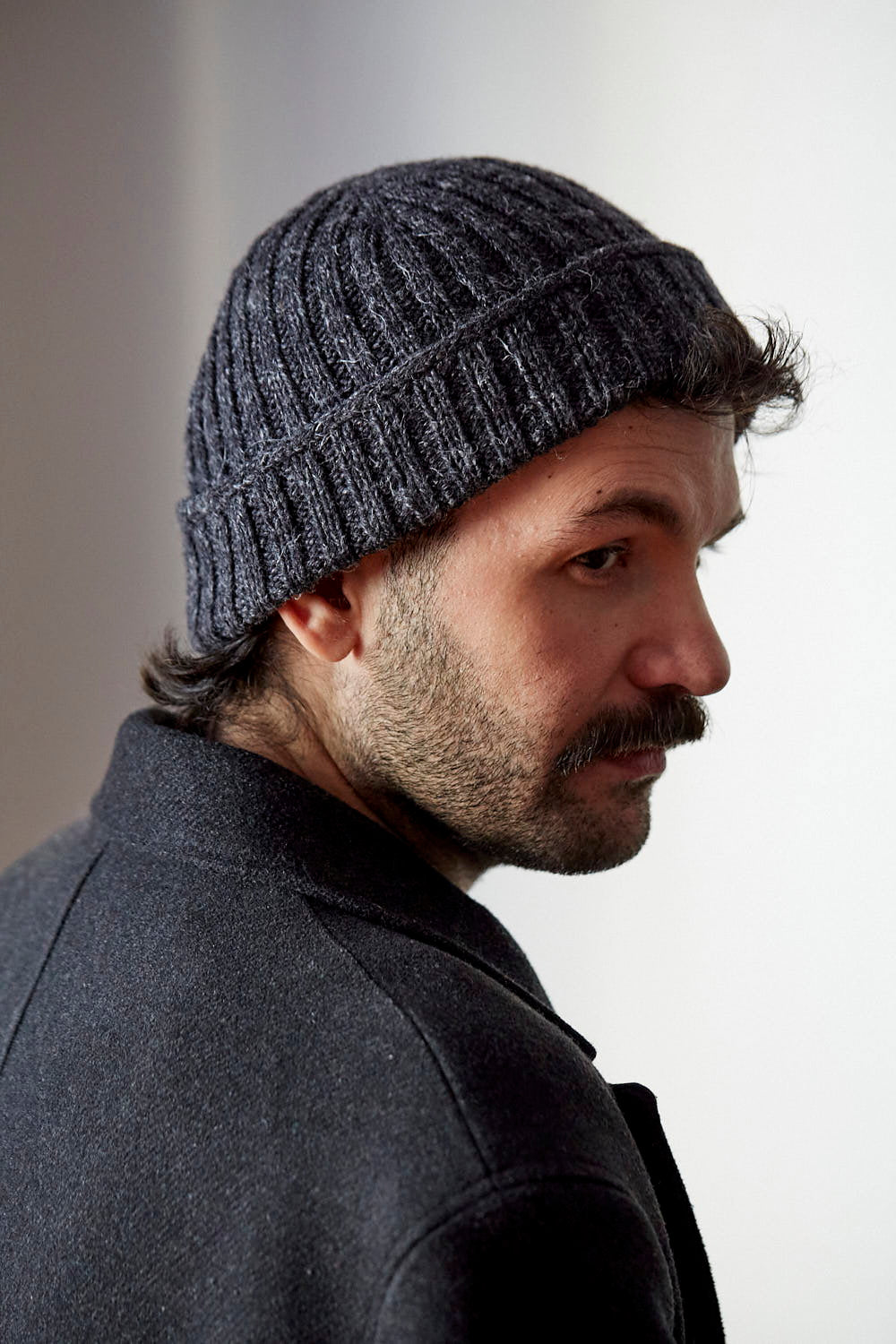 Ribster beanie by Yiğitcan / Pufido, knitted in Urth Yarns Trill
